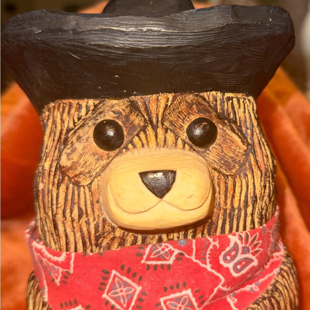 Lil’ critters Bear Figurine from cute critter carvings 1999